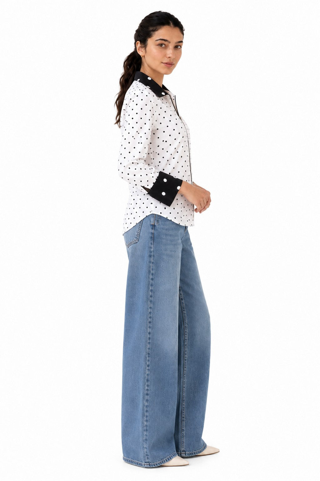 Relaxed curved silhouette with long sleeves, statement contrast cuffs